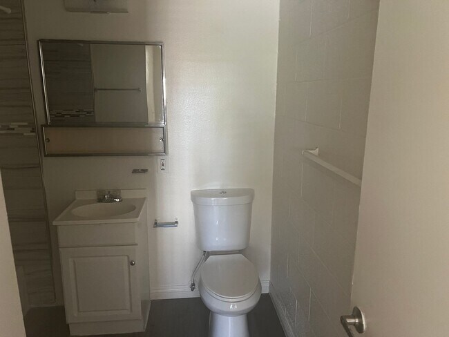 Building Photo - Affordable 1 Bedroom Condo In Central Las ...