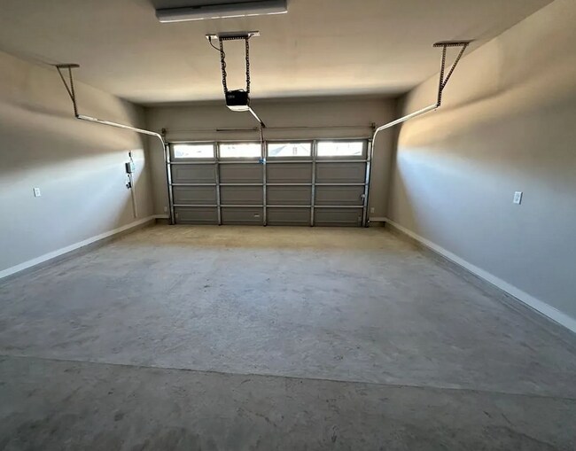 Building Photo - 4 bed 3 bath new build!