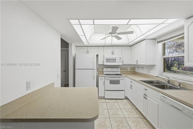 Building Photo - 826 SE 5th Ct