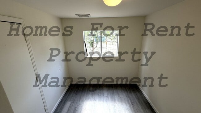 Building Photo - 113 Harris Dr