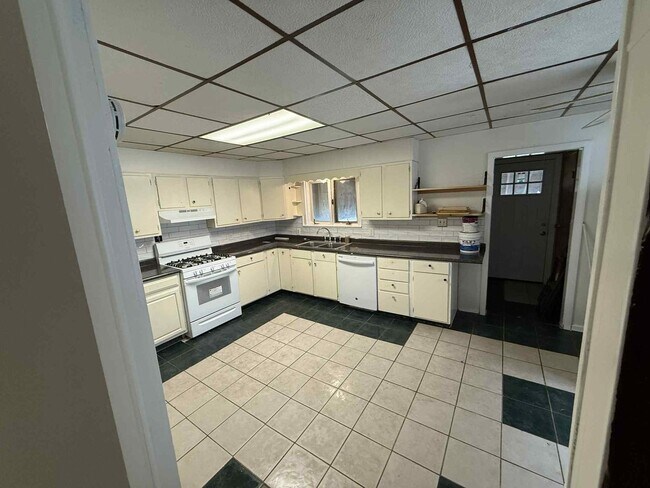 Building Photo - 218 N 15th St