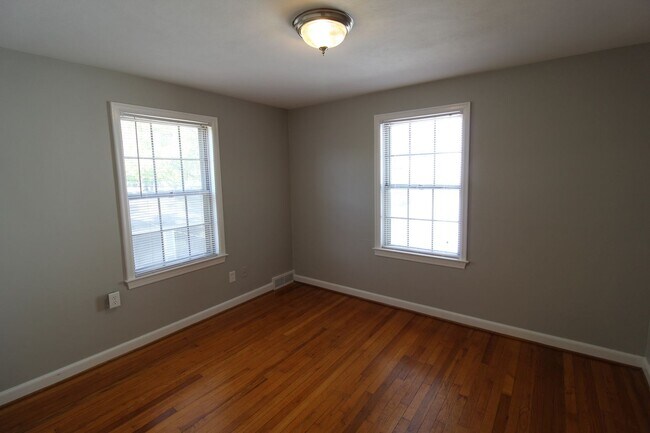 Building Photo - 2 Bedroom 1 Bath Duplex In The Waldo Area