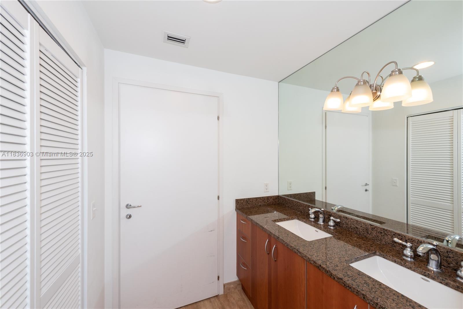 Building Photo - 300 S Biscayne Blvd