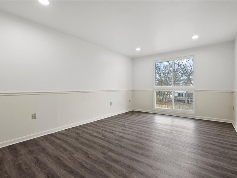 Building Photo - 5608 Bloomfield Dr