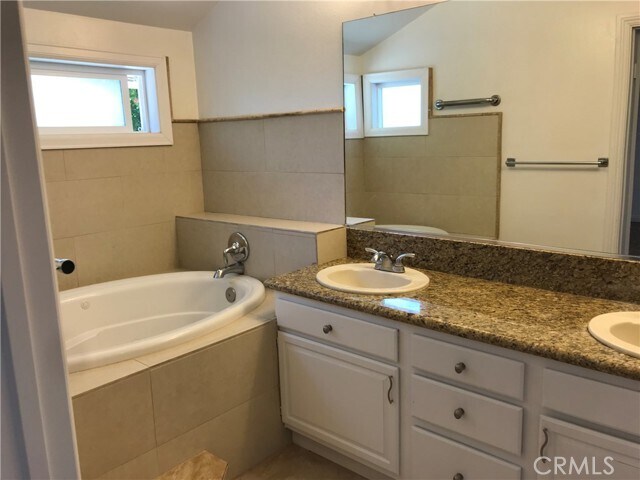 Building Photo - 3 Morris Rd