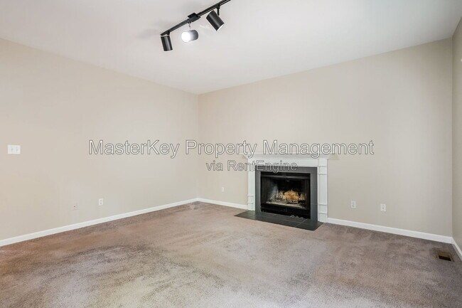 Building Photo - 1600 Nesfield Pl