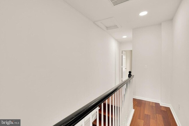 Building Photo - 1405 Montello Ave NE