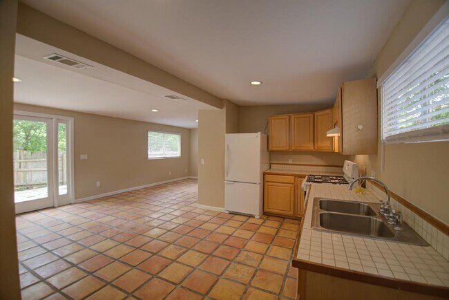 Building Photo - 1608 Boyd Ln