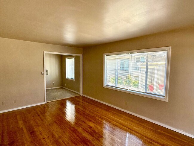 Building Photo - Prater Properties 2