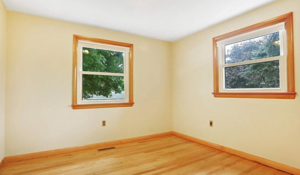 Bedroom 2 - 407 Mount Allen Drive