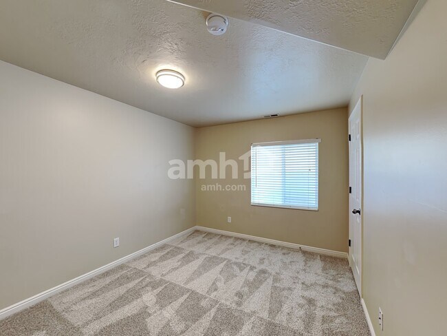 Building Photo - 2313 E 1450 S