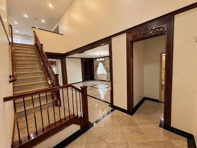 Building Photo - 621 Marbella Ct