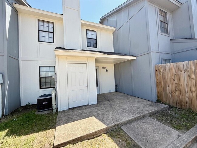 Building Photo - 2329 Heatherfield Ln