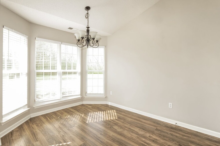 Building Photo - 751 Northwood West Cove