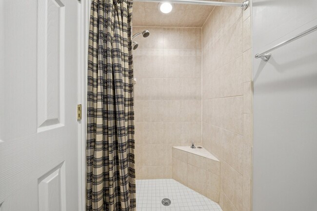 Building Photo - 4013 Lambs Creek Ct