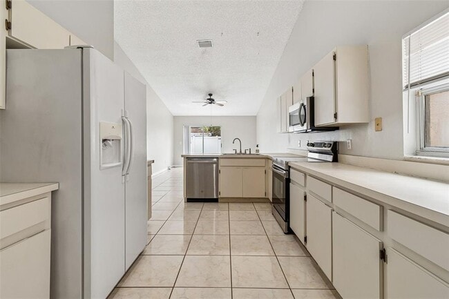 Building Photo - 10105 Sea spray Pl