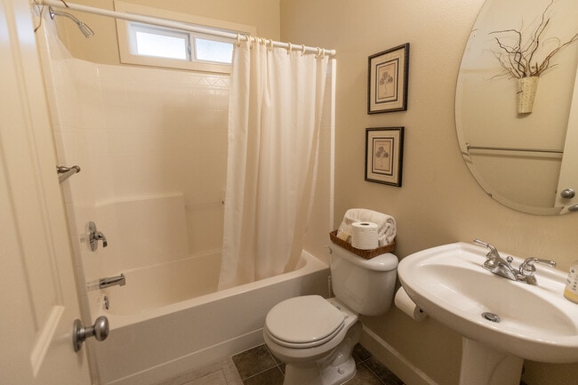 Building Photo - 2412 S Marypost Ave