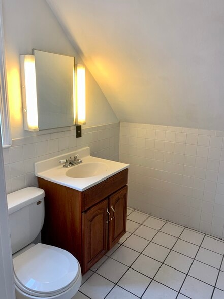 Building Photo - 125 Manthorne Rd