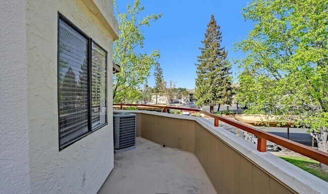 Building Photo - 5085 Valley Crest Dr