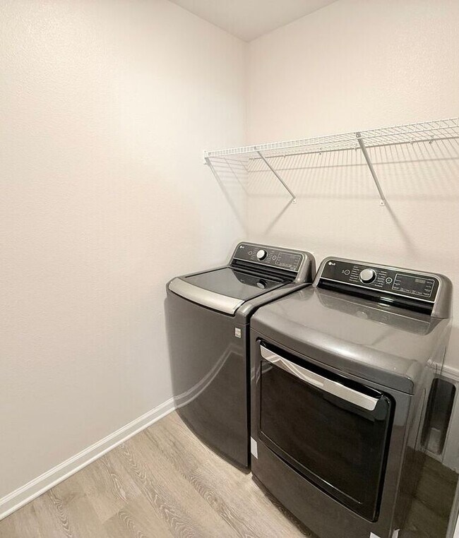 Building Photo - 5320 Peach Dr