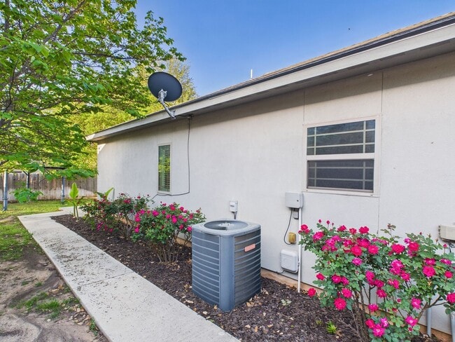 Building Photo - Sunroom Serenity & Backyard Bliss Retreat