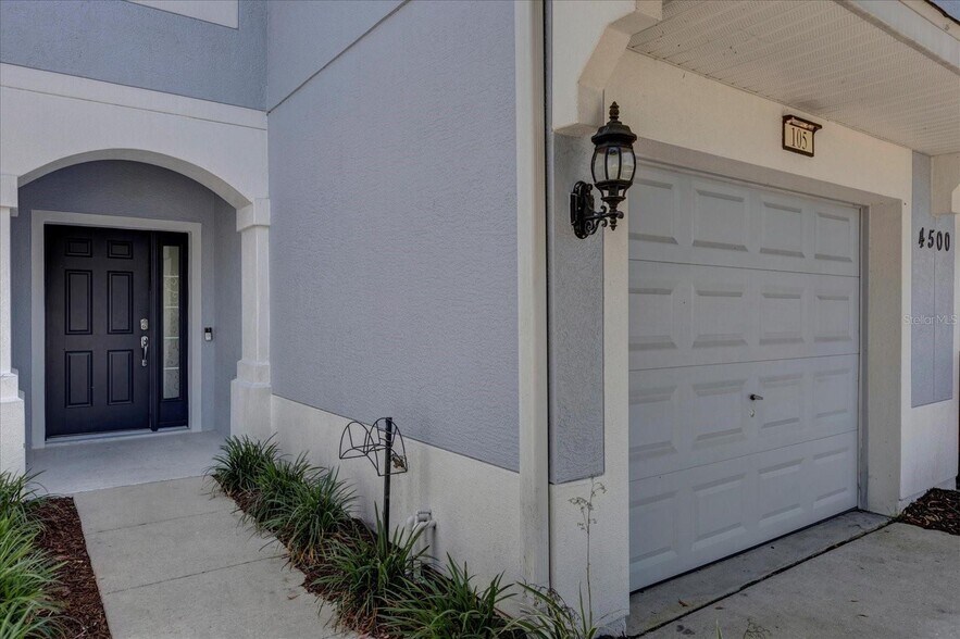 Building Photo - 4500 SW 52nd Cir