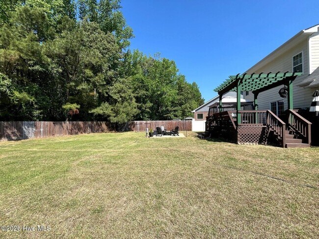 Building Photo - 561 Thorncliff Dr