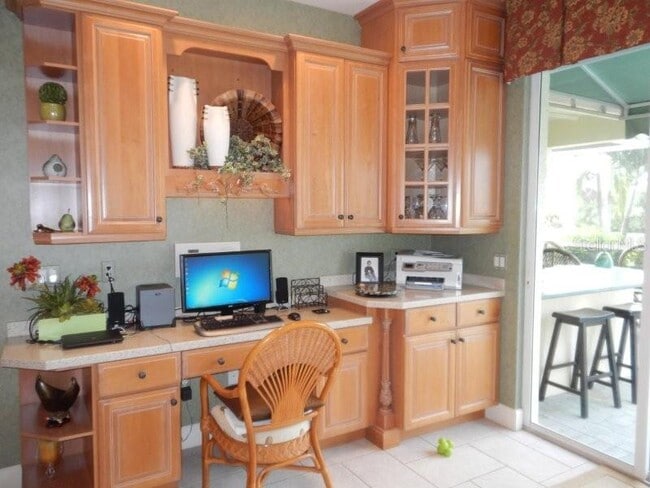 Building Photo - 811 W Henry St