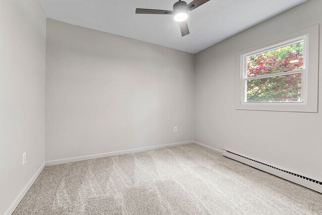 Building Photo - ** Move in Special ** Remodeled 3-Bedroom, 1-Bathroom Home with Garage & Fenced Yard – $1,800/Month