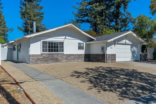 Building Photo - 4 bed/ 3 bath Single-Family Home in North Napa