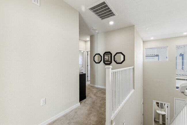 Building Photo - 737 E Beauchamp Dr