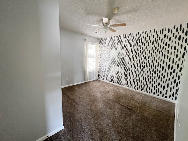 Building Photo - COMING SOON: Charming 3-Bedroom Home with ...