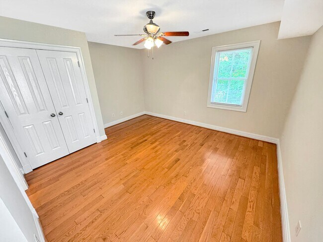 Building Photo - 5 Bedroom Home in VCU Area - Move in Speci...