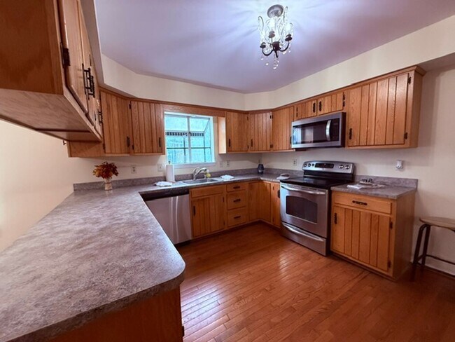 Building Photo - 2788 Pinewood Dr