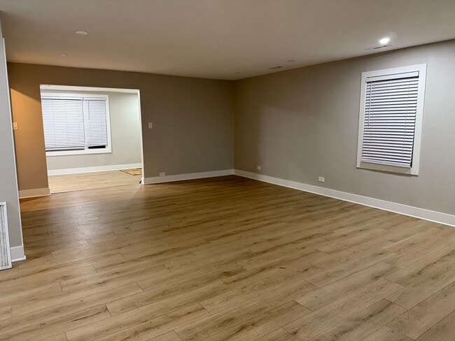 Building Photo - 318 Shabbona Dr
