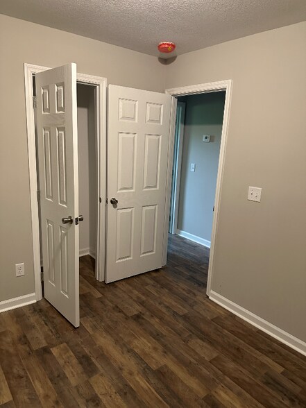 Building Photo - 2004 Garfield St