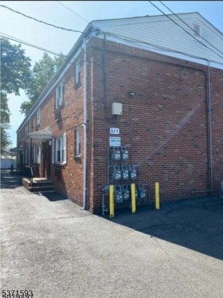 Primary Photo - 824 Bayway
