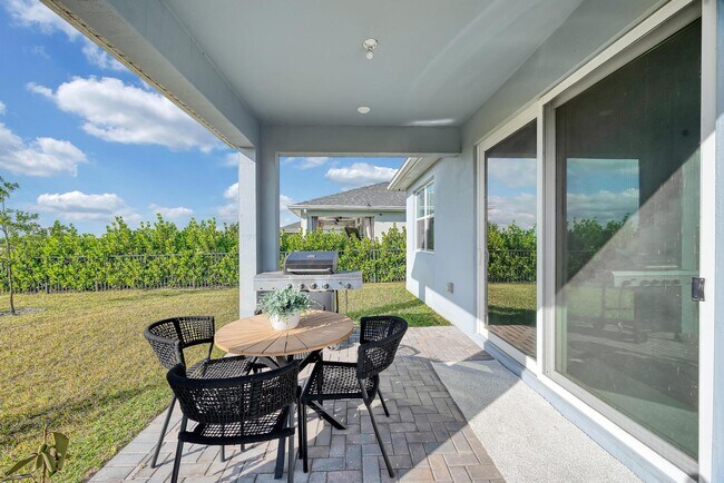 Building Photo - 10142 SW Orana Dr