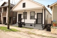 Building Photo - 1818 Allen St