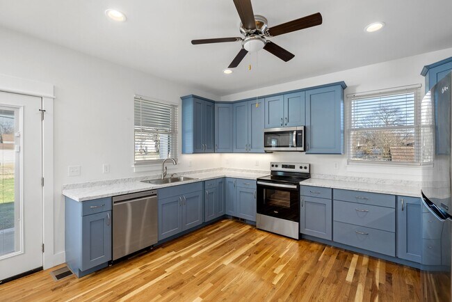 Building Photo - 2104 Jade Dr