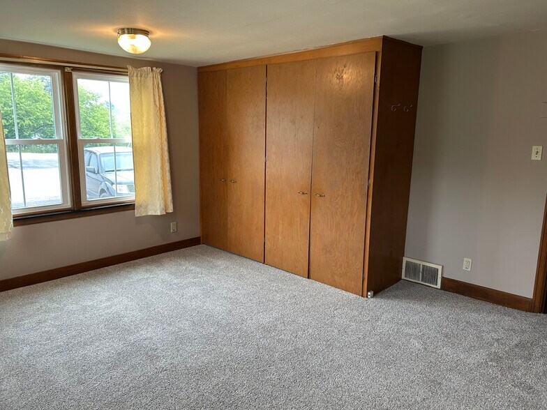 Bedroom Closet - W4160 Main Rd