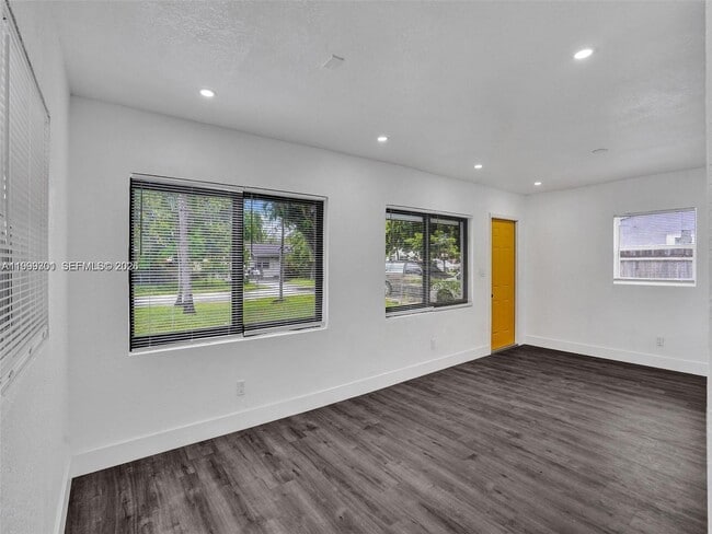 Building Photo - 6420 SW 22nd Ct