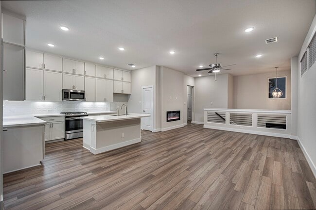 Building Photo - 8851 Oakland Rd