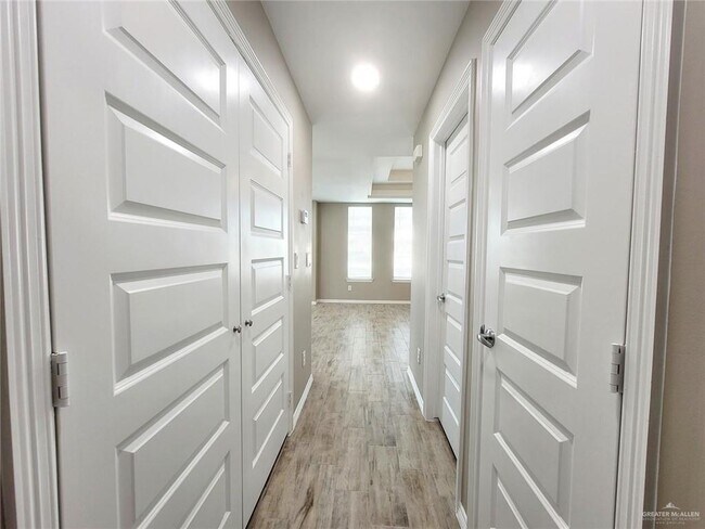 Building Photo - 20 Las Vistas Ln