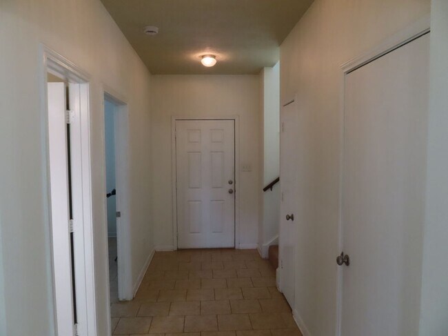 Building Photo - 4115 McFarland Dr