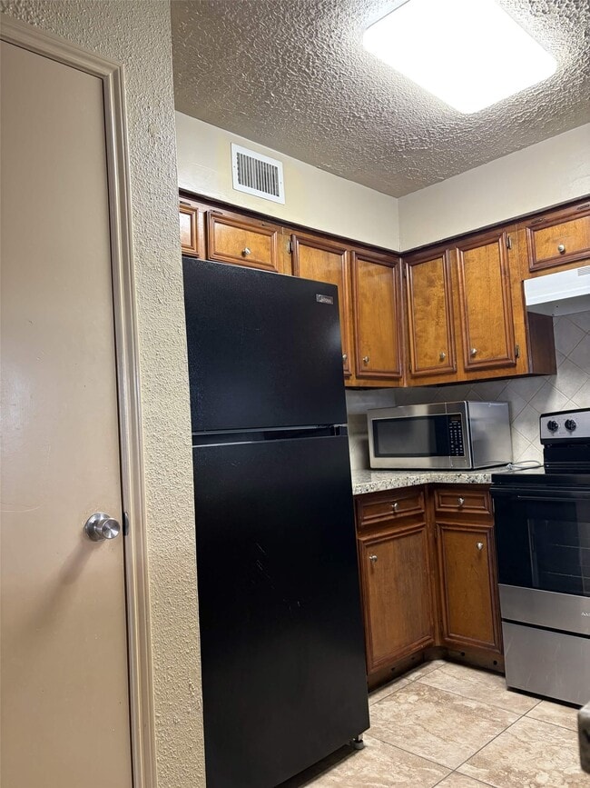 Building Photo - 9711 Pine Pass Dr