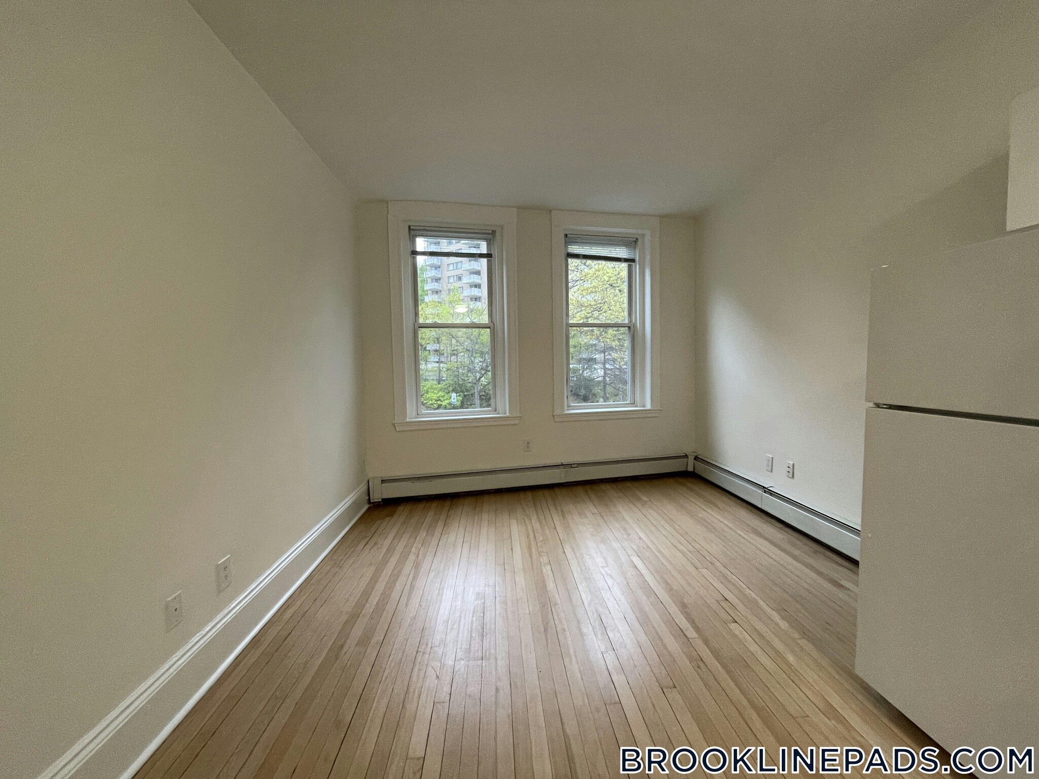 Building Photo - 1539 Beacon St