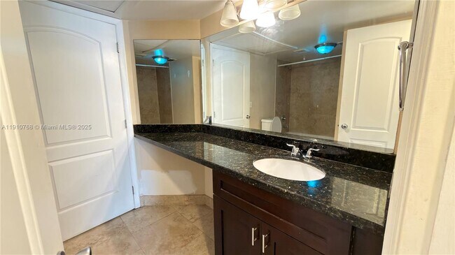 Building Photo - 2803 N Oakland Forest Dr