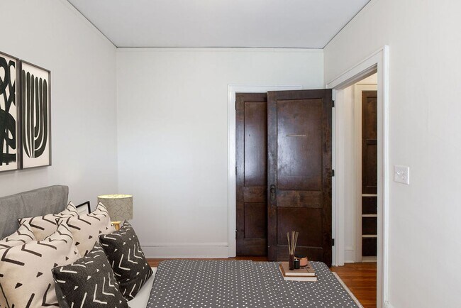 Interior Photo - 1435 West 31st St