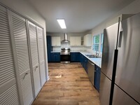Building Photo - 2 Bedroom, 1 Bathroom - Home in Rosemont P...